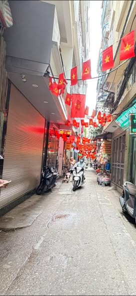 Nhà mặt ngõ 68 Cầu Giấy 38m² giá 10 tỷ - Kinh doanh sầm uất!