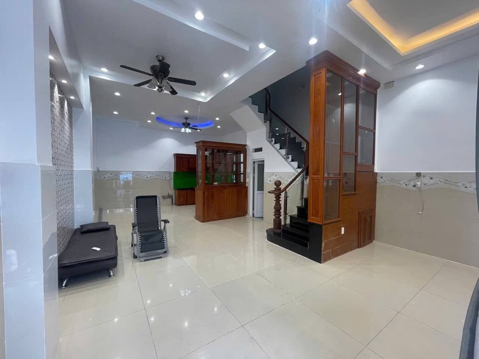 Nhà nguyên căn Bình Hưng Hòa A 72m² giá 18 triệu - Gần cầu Trắng, full nội thất