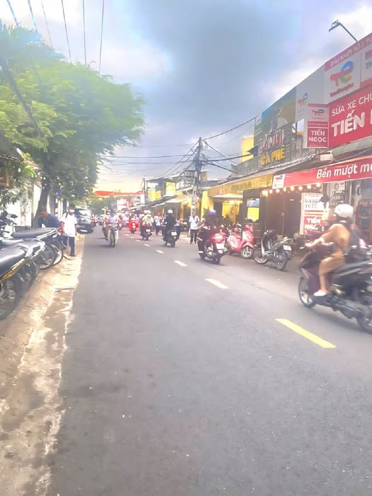 Nhà mặt tiền Đình Phong Phú, Thủ Đức 79m² giá 7.6 tỷ - Kinh doanh sinh lời ngay!