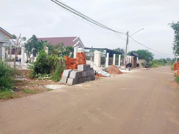 Đất nền đẹp mặt tiền đường 85, xã Hoà Long, 266m² - Giá chỉ 2.3 tỷ thương lượng!