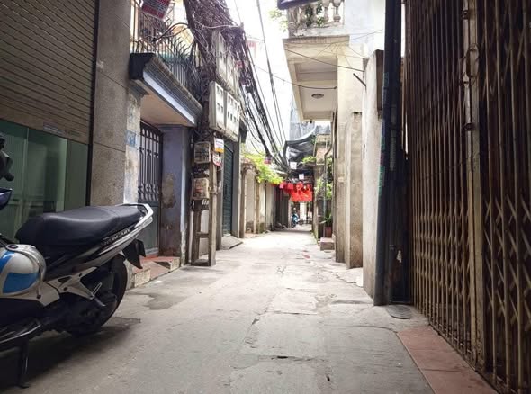 Nhà phố Đội Cấn, Ba Đình 32m² giá 8.7 tỷ - Lô góc, không gian thoáng đãng!