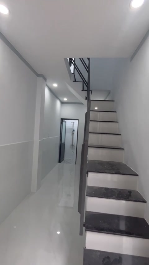 Nhà chính chủ tại Dĩ An 17m² giá 699 triệu - Sổ chung, không quy hoạch