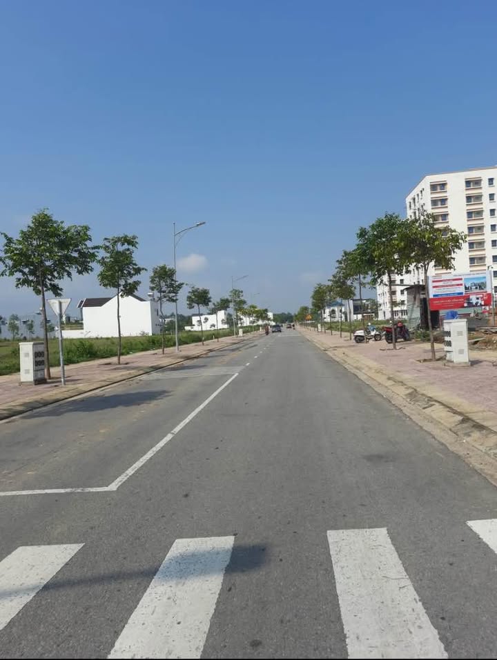 Đất nền Khu Đô Thị Nam ĐắkBla 200m² giá 3 tỷ - Cung đường kinh doanh sầm uất!