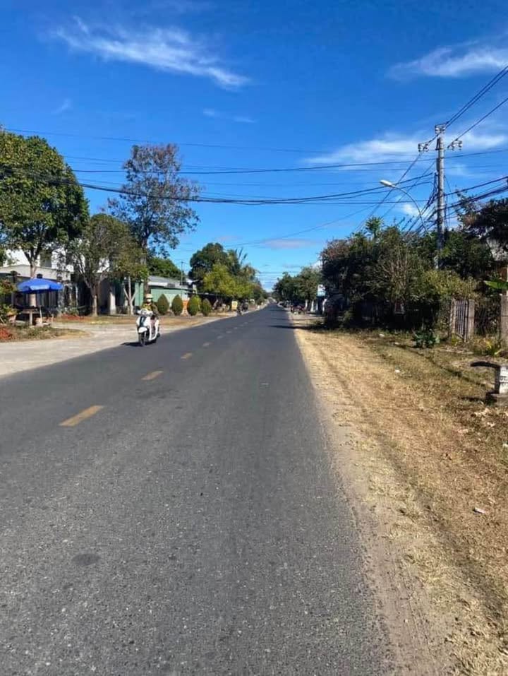 Đất nền Đăk Cấm 410m² giá 3.6 tỷ - Khu vực sầm uất, dễ kinh doanh!