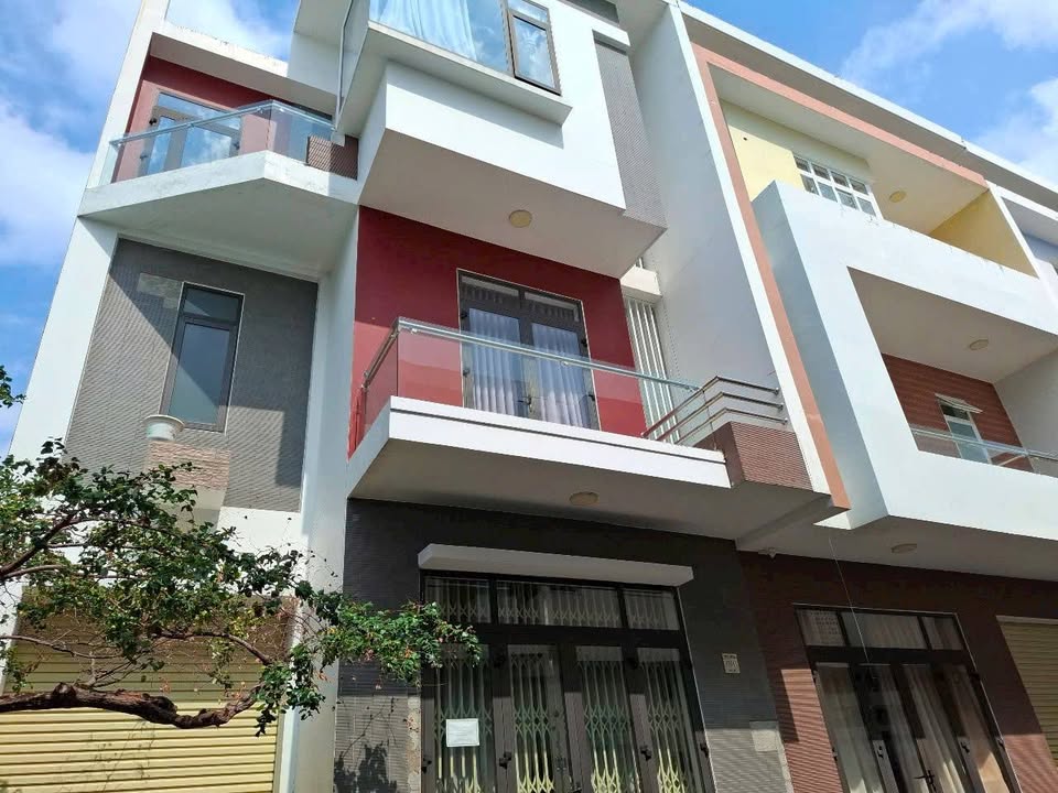Nhà lầu 2 mê hẻm ô tô đường Lê Lợi 82m² giá 2.9 tỷ - Đẹp lung linh chờ chủ mới!