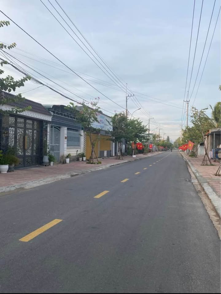 Nhà mặt tiền đường Huỳnh Đăng Thơ, TP Kon Tum 380m² giá 4.6 tỷ - Kinh doanh sầm uất!