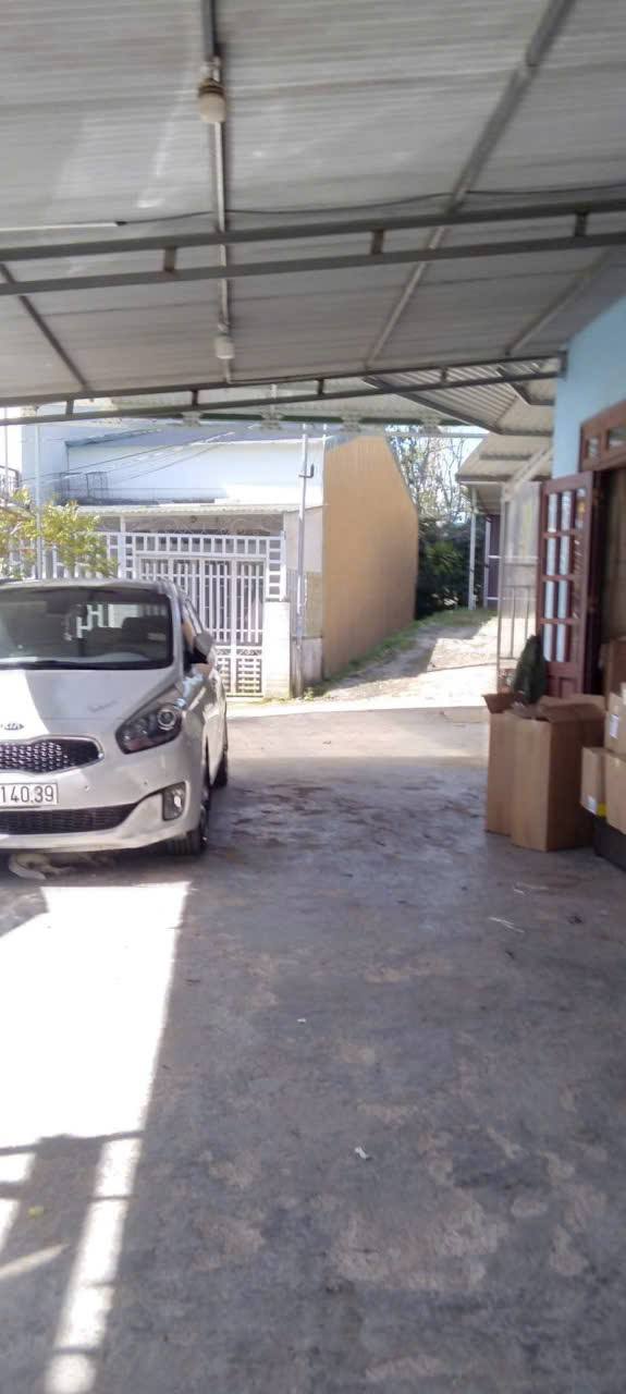 Nhà cho thuê hẻm Nguyễn Trung Trực, Đà Lạt 90m² giá 5.5 triệu - Không gian thoáng đãng, ô tô vào được!