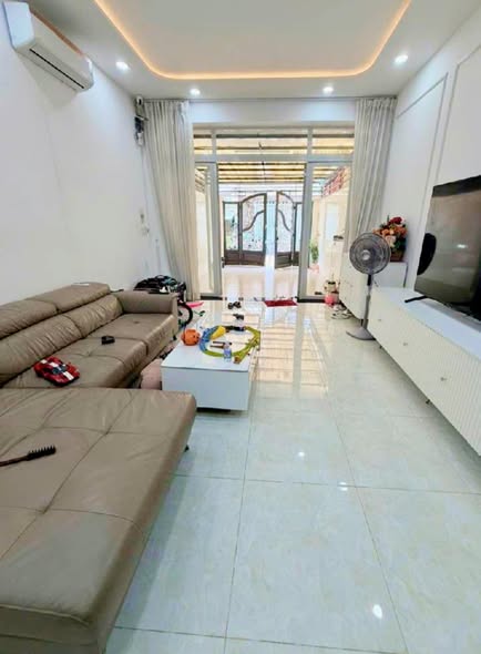 Nhà phố 4 tầng quận 7 - 80m² giá 11 tỷ - Vị trí đắc địa ngay Chợ Phú Thuận!