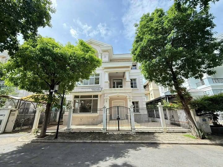 Biệt thự đơn lập Nam Viên, Phú Mỹ Hưng 273.6m² giá 80 tỷ - Môi trường sống xanh đẳng cấp!