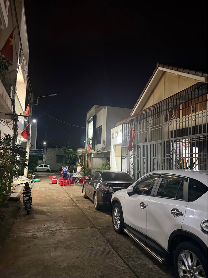 Nhà phố Tân Lập, Buôn Ma Thuột 100m² giá 3.5 tỷ - Dọn vào ở ngay!