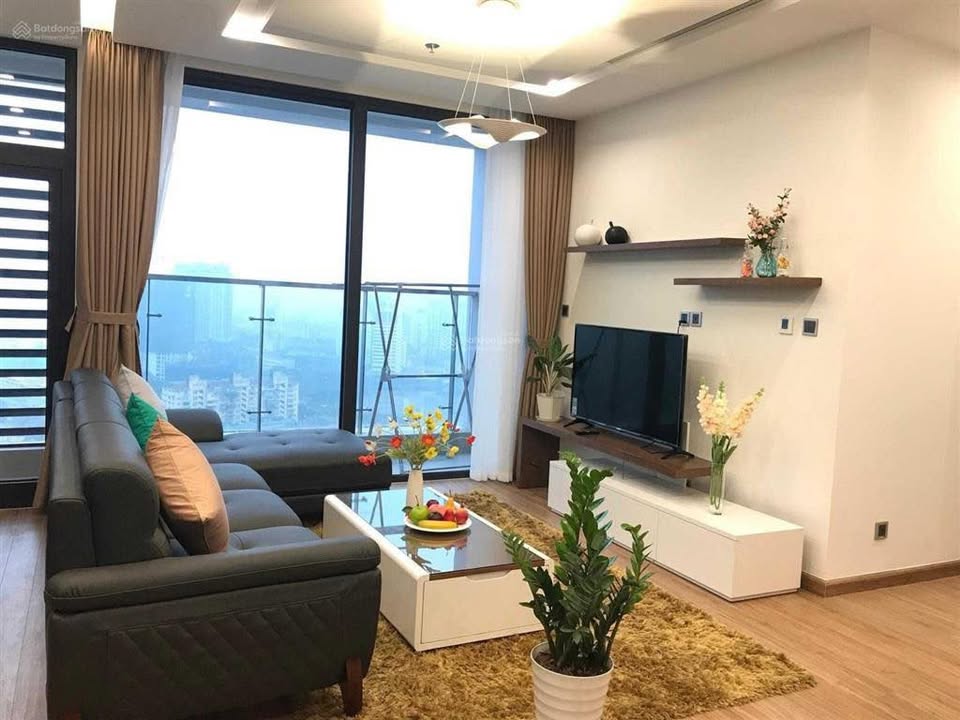 Căn hộ Vinhomes Nguyễn Chí Thanh 55m² giá 17 triệu - Full nội thất, tiện ích đẳng cấp!