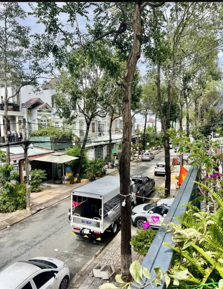 Nhà phố 4 tầng KDC Hồng Phát, đường Xuân Thủy 108m² - Đầu tư sinh lời ngay!