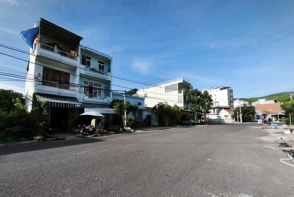 Bán đất 2 mặt tiền đường Thân Nhân Trung - Nha Trang 92.9m² giá 5.5 tỷ - Cơ hội đầu tư hấp dẫn!