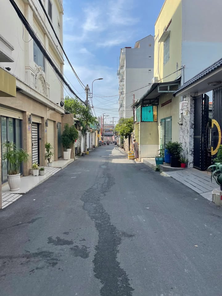 Đất nền 150m² đường Lê Văn Việt, Hiệp Phú, quận 9 - Giá chỉ 14.7 tỷ, thương lượng!