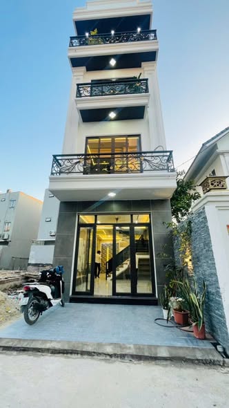 Nhà 3.5 tầng Văn Cú, 58m² giá 3.7 tỷ - Nội thất sang trọng, chỉ việc vào ở!