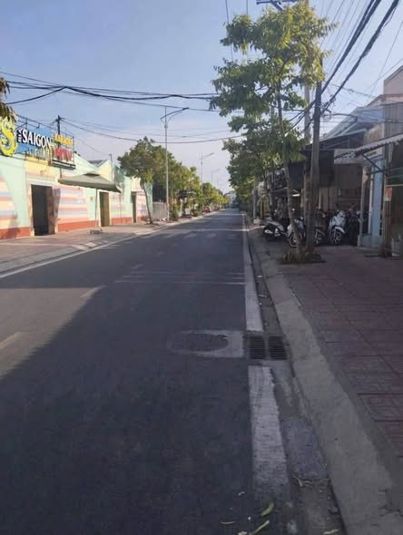 Nhà cấp 3 kiên cố tại đường Nguyễn Văn Lâu, Vĩnh Long - 192m² giá 4.5 tỷ - Kinh doanh thuận lợi!