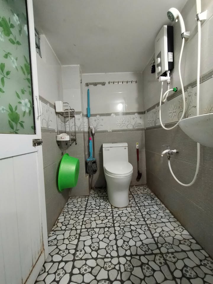 Phòng trọ 24m² tại 404/3 Nguyễn Thái Học - An ninh, yên tĩnh, giá 2.4 triệu/tháng!