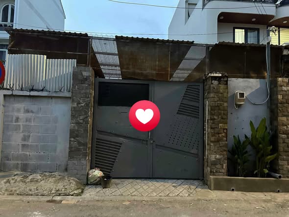 Kho cho thuê mặt tiền đường 49, Hiệp Bình 140m² giá chỉ 12 triệu - Phù hợp cho kinh doanh online!