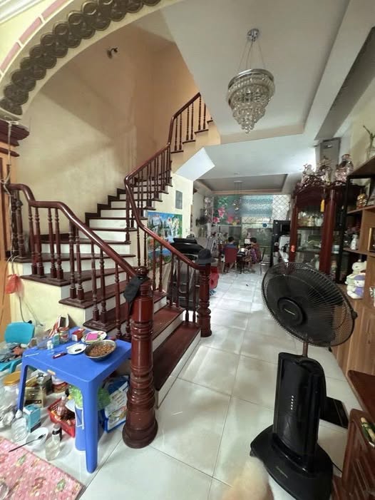 Nhà Đặng Xá 90m² giá 6.45 tỷ - Vị trí trung tâm, tiện nghi đầy đủ!