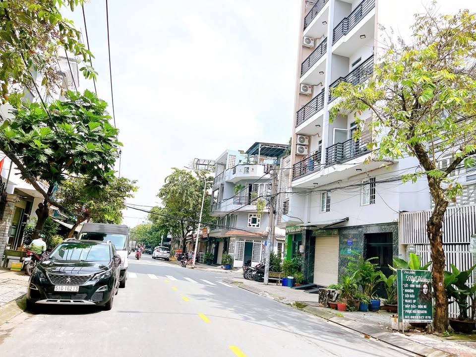 Căn hộ dịch vụ mặt tiền Tân Sơn Nhì, Quận Tân Phú 150m² giá 40 tỷ - Đầu tư sinh lời ngay!