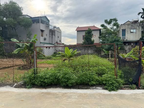 Đất nền Xuân Mai 117m² giá chỉ 2 tỷ - Đường thông rộng rãi, xe tránh nhau thoải mái!