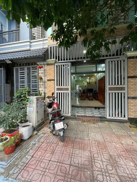 Nhà cho thuê 2 tầng tại KDC P Tân Bình - Dĩ An, 3 phòng ngủ, full nội thất chỉ 7 triệu/tháng!