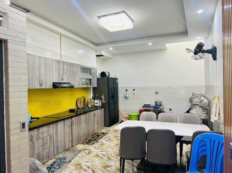 Nhà 3 tầng 60m² tại Bà Rịa - 4 phòng ngủ, giá 3.9 tỷ - Chính chủ bán gấp!