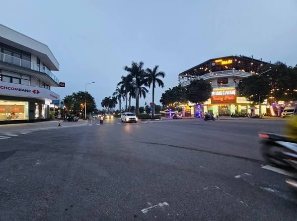 FrontHouse mặt tiền GS1 Dĩ An 240m² giá 30 tỷ - Đầu tư lý tưởng!