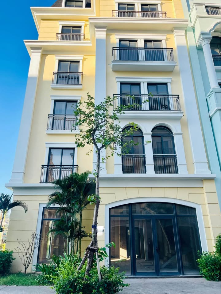 Bán gấp Townhouse Lô góc 179m² ven biển Bãi Cháy - Đầu tư sinh lời cao!