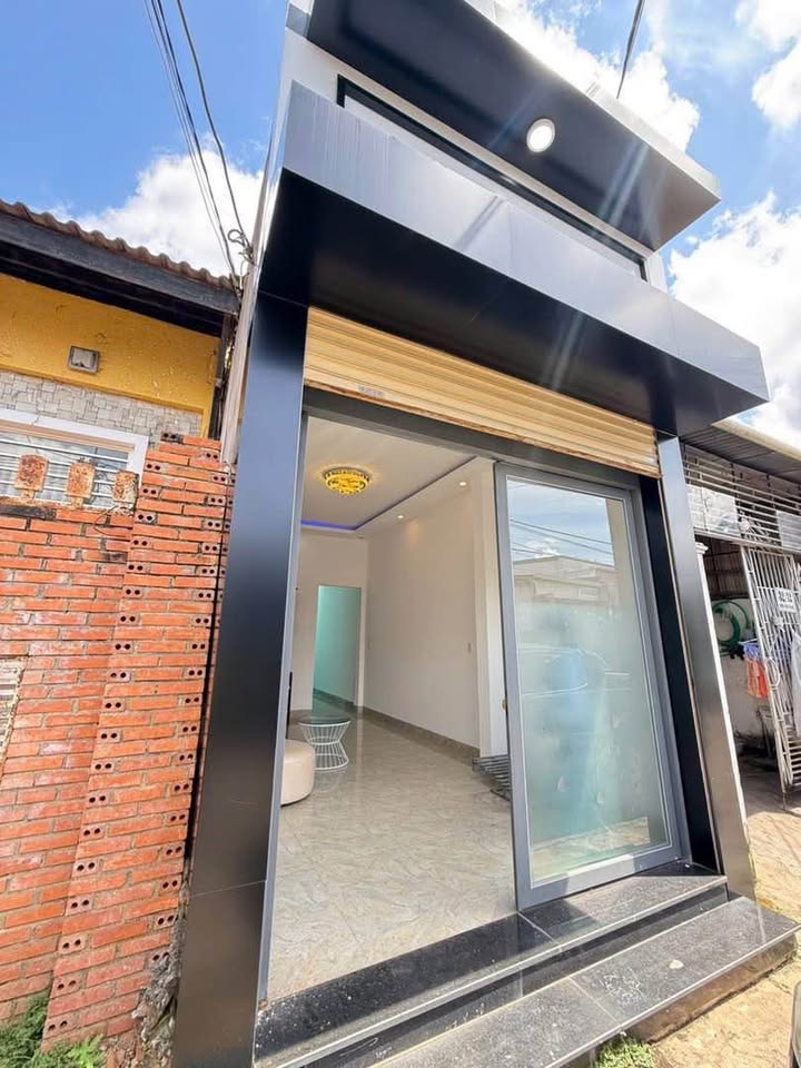 Nhà mặt đường Phạm Ngũ Lão, Buôn Ma Thuột 156m² giá 3.3 tỷ - Khu vườn riêng tuyệt đẹp!