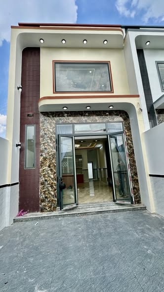 Nhà phố cao cấp Bà Điểm 100m² giá 4 tỷ - Sẵn sàng vào ở ngay!