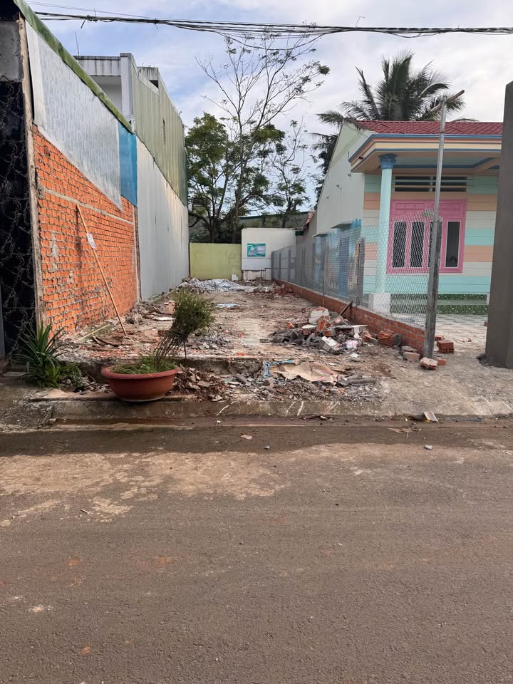 Đất Hẻm 99 Y Nuê, Buôn Ma Thuột 96m² giá 2.95 tỷ - Cơ hội đầu tư tốt!