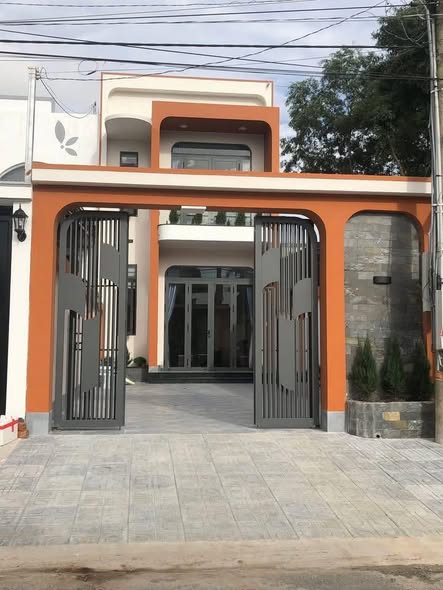 Nhà 1 trệt 1 lầu hiện đại tại P. Long Hoa, Tây Ninh, 93m² giá 2.45 tỷ - Sẵn sàng vào ở ngay!