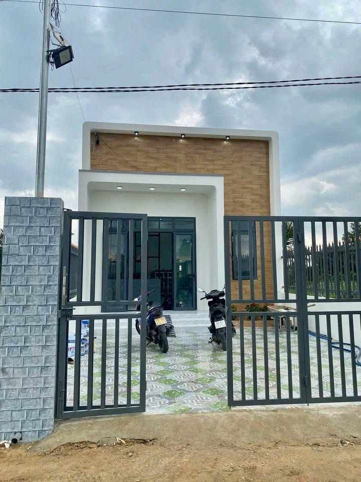 Nhà bán Giang Điền 145.8m² giá 1.6 tỷ - Sân ô tô, chính chủ!