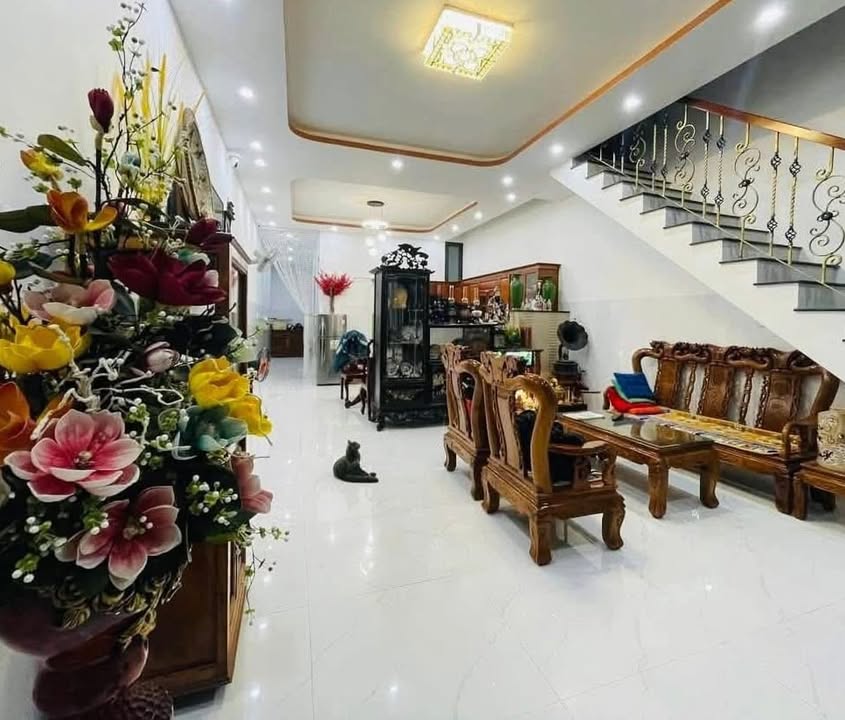 Nhà 3 tầng đường Trần Hưng Đạo TP Quảng Ngãi 98m² giá 3 tỷ - Nhà đẹp, vị trí vàng!