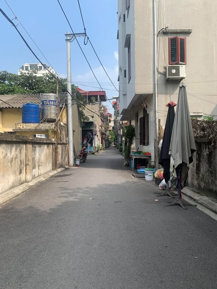 Đất Trâu Quỳ Gia Lâm 70m² giá 11.5 tỷ - Kinh doanh sầm uất ngay mặt đường!