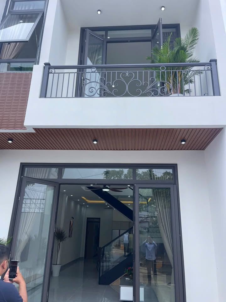 Nhà phố 1 tầng mặt tiền 19 Khúc Thừa Dụ, 100m² giá 4.55 tỷ - Định cư lâu dài lý tưởng!