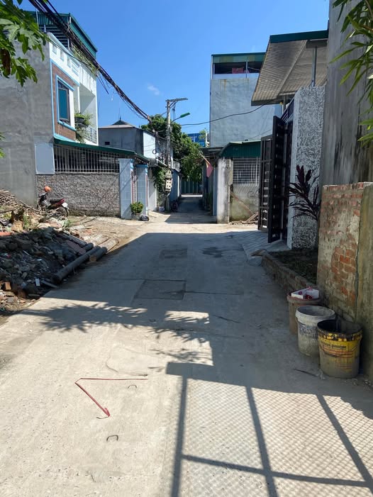 Lô đất đẹp tại Ngõ 10 Trương Hán Siêu, Hòa Bình 130m² - Giá chỉ 1.95 tỷ!