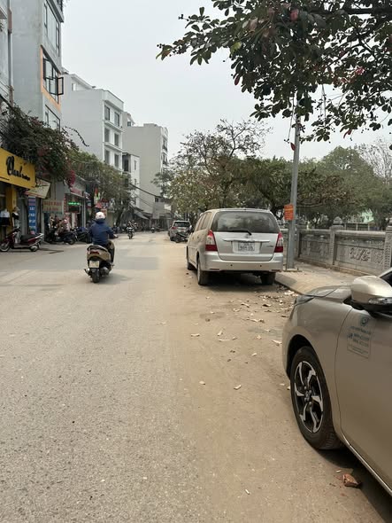 Bán gấp FrontHouse Phú Diễn 42m² giá 12 tỷ - Đường kinh doanh sầm uất!