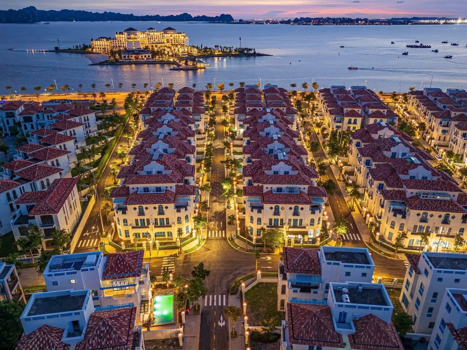 Townhouse Sun Feria Hạ Long 165m² giá 19 tỷ - Cơ hội đầu tư không thể bỏ lỡ!