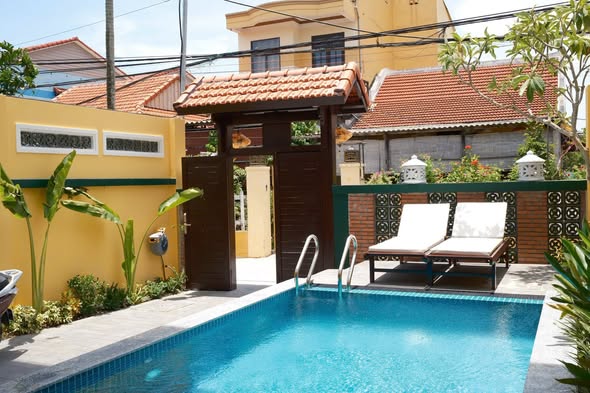 Villa Cẩm Thanh, Hội An 180m² giá 9 tỷ - Kinh doanh ổn định, hồ bơi xinh xắn!