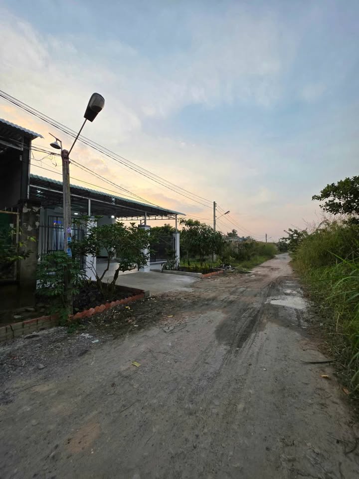 Nhà đẹp 3 phòng ngủ tại Long Hoa, Tây Ninh, 485m² giá 1.39 tỷ - Vào ở ngay!