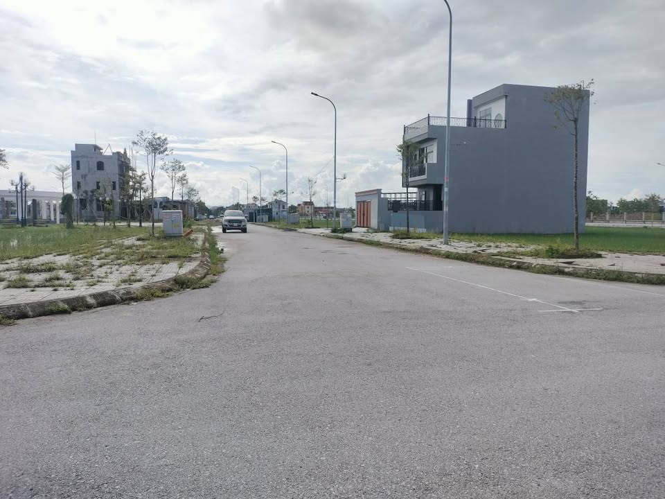 Đất nền Quảng Xương 100m² giá 1.7 tỷ - Vị trí đắc địa, gần công viên!