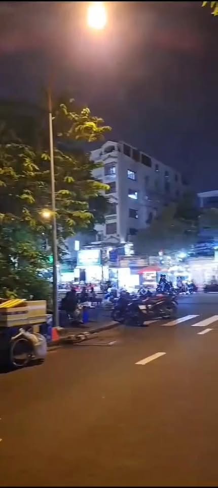 Cho thuê nhà mặt tiền đường Tân Thắng, quận Tân Phú, diện tích 216m² - Phù hợp cho văn phòng và trung tâm dạy học!