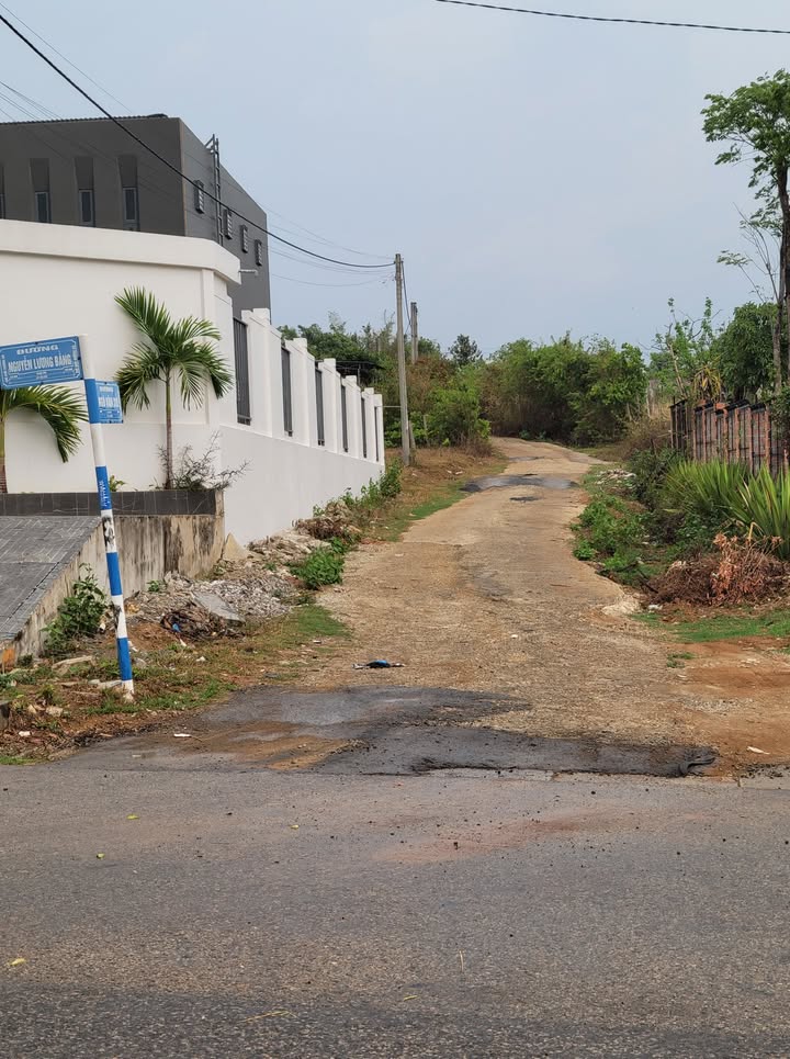 Đất nền đường Ngô Văn Sở, phường Lê Lợi, 180m² - Giá chỉ 700 triệu