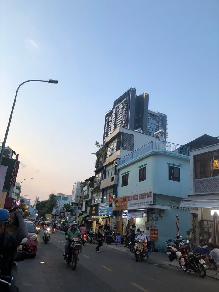 Nhà mặt tiền Trần Đình Xu, Quận 1, 50m² giá 22 tỷ - Kinh doanh sầm uất!