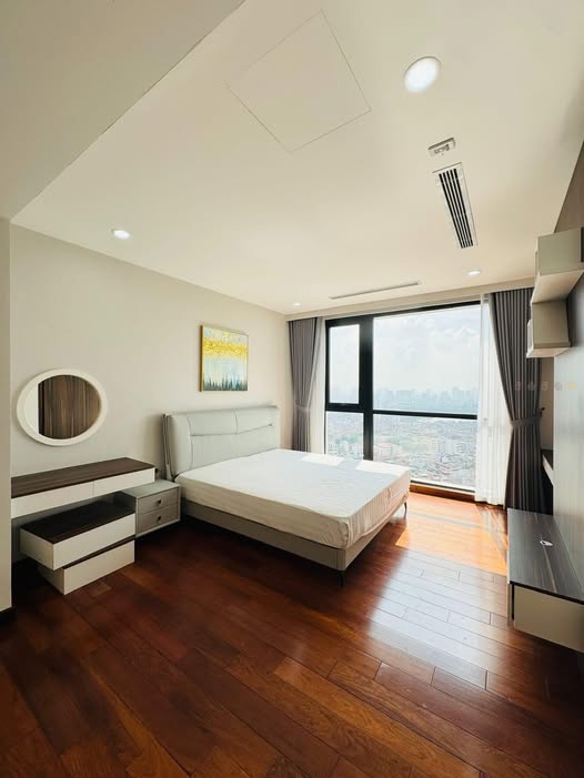 Căn hộ Royal City 160m² giá thỏa thuận - Thiết kế hiện đại, 4 phòng ngủ sang trọng!