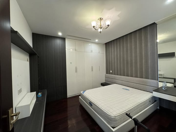 Căn hộ Royal City 55m² giá 70 tỷ - Nội thất đầy đủ, sẵn sàng vào ở!
