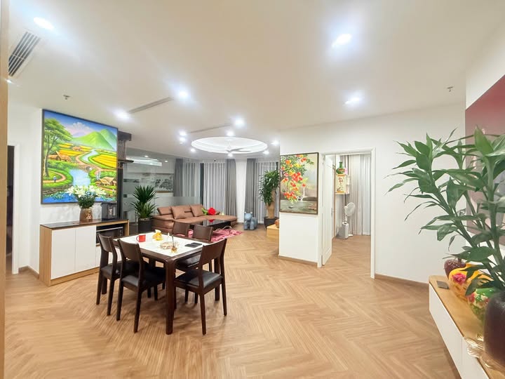 Căn hộ R6 Royal City Thanh Xuân 140m² giá thỏa thuận - View đẹp, nội thất hiện đại!