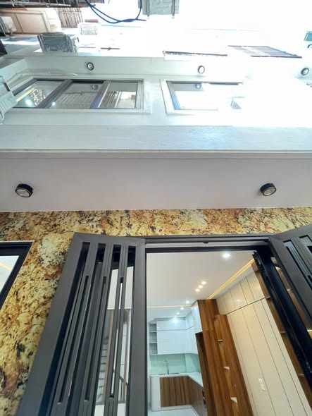 Nhà xây mới 5 tầng Ngõ Chùa Liên Phái, Hai Bà Trưng, 45m² chỉ 9.5 tỷ - Sổ đỏ vuông vắn